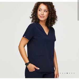 Figs Cashma 3 pocket Navy scrub top size medium